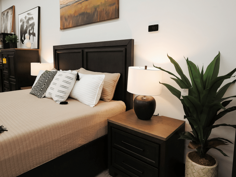 RVF_Ashley_76_Bedroom_1200 X 900_111025 (1)